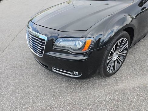 Used 2014 Chrysler 300 S w/ Luxury Group RWD image 10