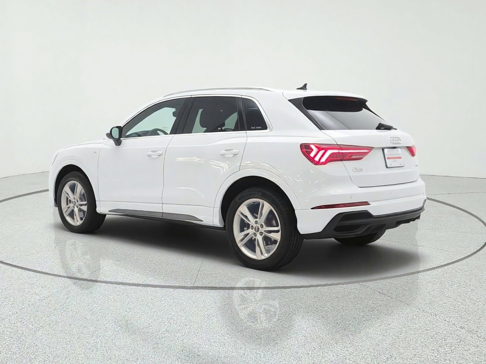 Used 2024 Audi Q3 2.0T Premium w/ Convenience Package AWD/4WD image 7