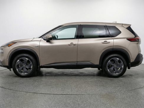 Used 2025 Nissan Rogue SV AWD/4WD image 5