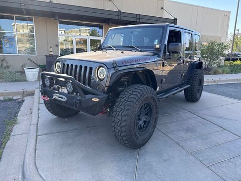 Used 2017 Jeep Wrangler Unlimited Rubicon w/ Connectivity Group AWD/4WD image 2