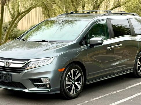 Used 2019 Honda Odyssey Elite image 2