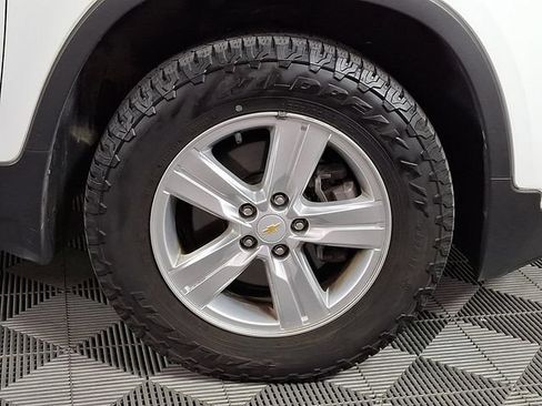 Used 2019 Chevrolet Trax LT w/ LT Convenience Package AWD/4WD image 11