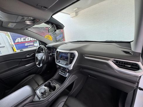 Used 2023 GMC Acadia SLT w/ Elevation Edition FWD image 17