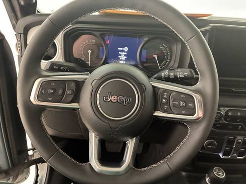 Used 2025 Jeep Wrangler Unlimited Sahara w/ Safety Group AWD/4WD image 22