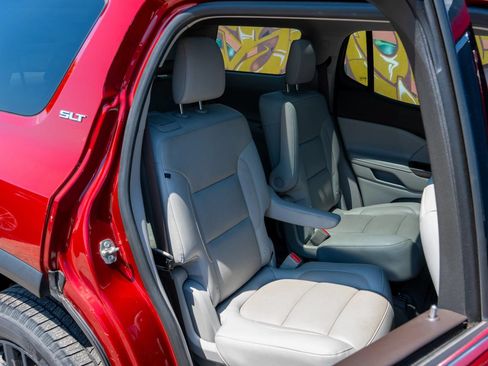 Used 2019 GMC Acadia SLT w/ LPO, Cargo Package FWD image 32