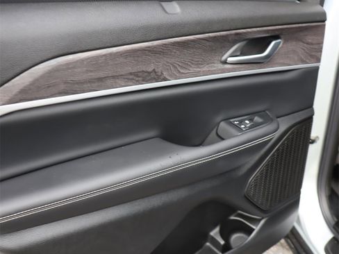 New 2024 Jeep Grand Cherokee L Limited w/ Luxury Tech Group II image 16