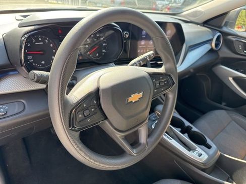 Used 2025 Chevrolet Trax LS image 34