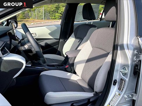 Used 2025 Toyota Corolla LE image 9