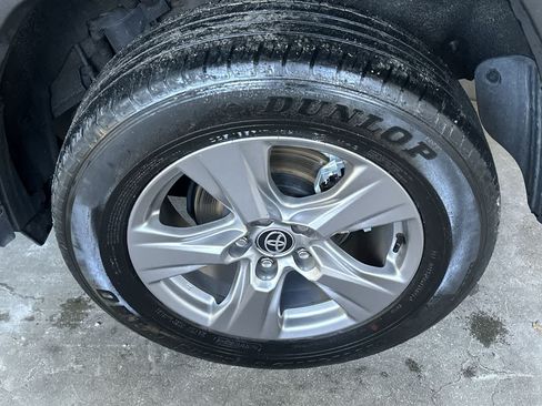 Used 2025 Toyota RAV4 XLE FWD image 11