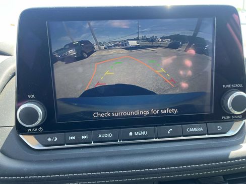 Used 2025 Nissan Rogue S FWD image 13