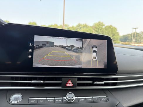 Used 2024 Hyundai Elantra Limited FWD image 7