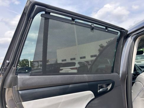 Used 2025 Toyota Highlander XLE image 18