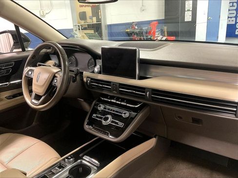 Used 2020 Lincoln Corsair AWD w/ Premium Package image 14