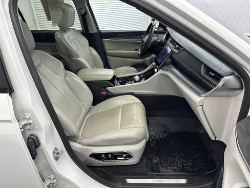 Used 2021 Jeep Grand Cherokee L Overland w/ Advanced Protech Group III image 14