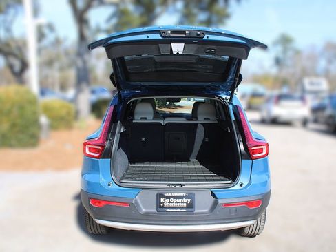 Used 2023 Volvo XC40 B5 Plus w/ Protection Package Premier image 9