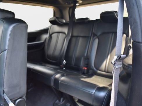 Used 2022 Jeep Grand Wagoneer Series II AWD/4WD image 32