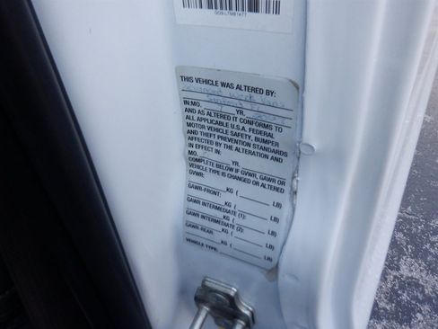 Used 2023 GMC Savana 2500 w/ Driver Convenience Package image 13