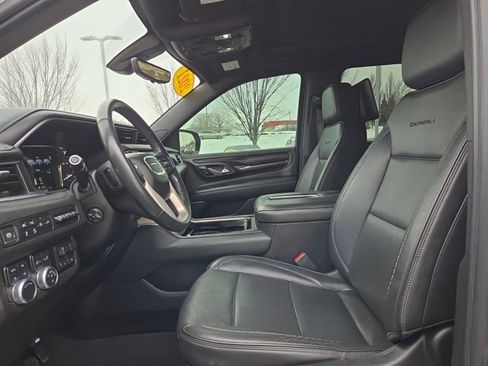 Used 2021 GMC Yukon XL Denali w/ Denali Premium Package image 19