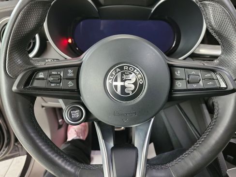 Used 2024 Alfa Romeo Stelvio Ti image 4