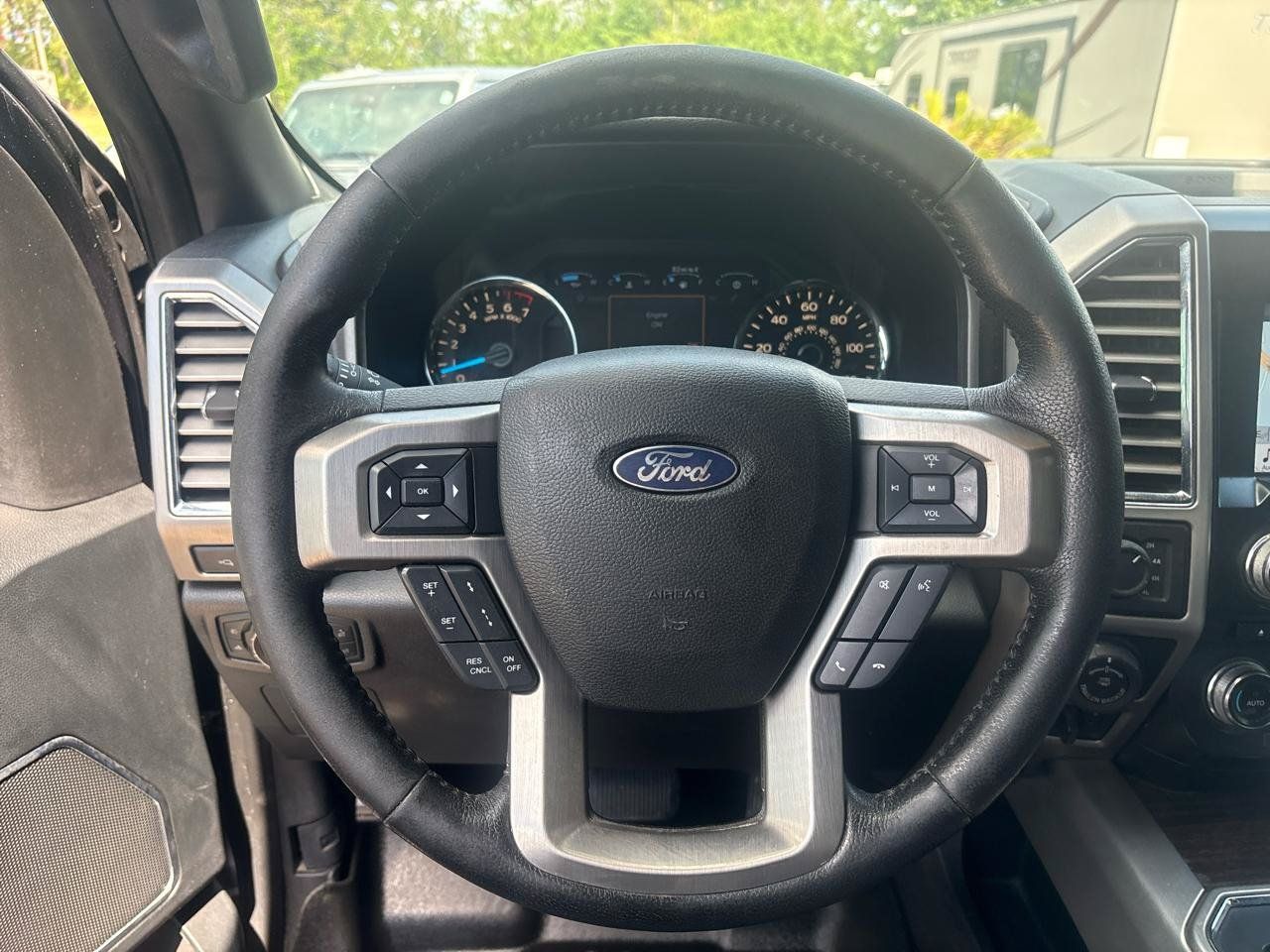Used 2016 Ford F150 Platinum w/ Equipment Group 701A Luxury AWD/4WD image 11