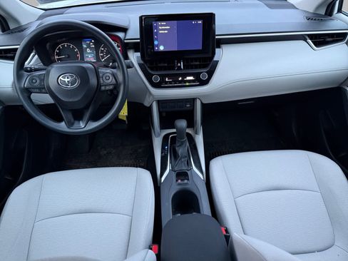 Used 2025 Toyota Corolla Cross L image 10