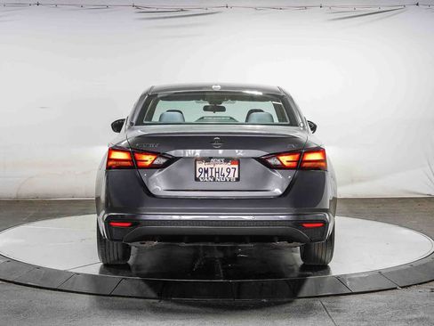 Used 2021 Nissan Altima 2.5 SV FWD image 3