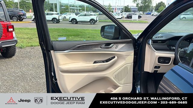 New 2026 Jeep Grand Cherokee L Limited AWD/4WD image 8