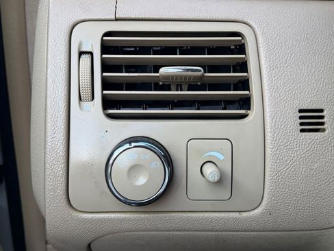 Used 2007 Buick Lucerne CX image 18