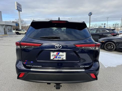 Used 2021 Toyota Highlander XLE image 3