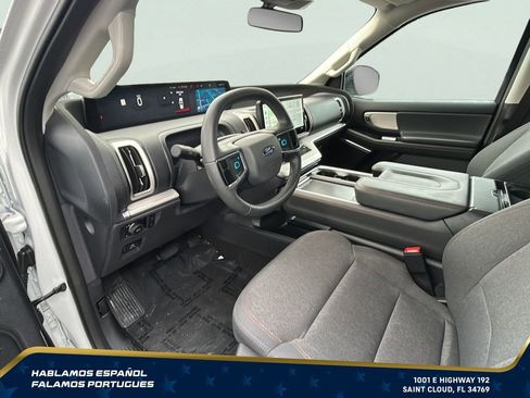 Used 2025 Ford Expedition Max Active AWD/4WD image 14