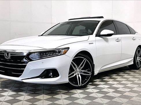 Used 2022 Honda Accord Touring image 2