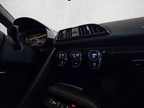 Used 2018 Audi R8 V10 plus image 24