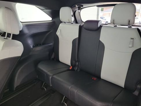Used 2025 Toyota Sienna XSE FWD image 14