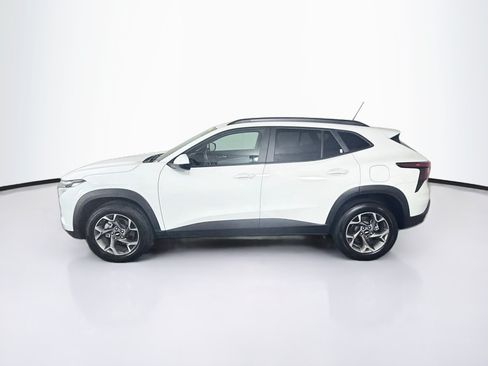 Used 2025 Chevrolet Trax LT w/ LT Convenience Package FWD image 4