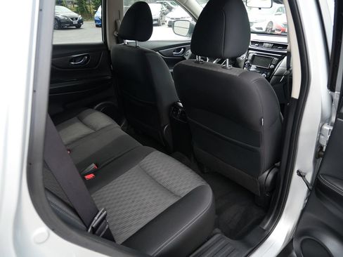 Used 2020 Nissan Rogue SV AWD/4WD image 28
