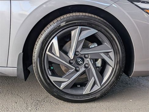 Used 2025 Hyundai Elantra SEL image 7