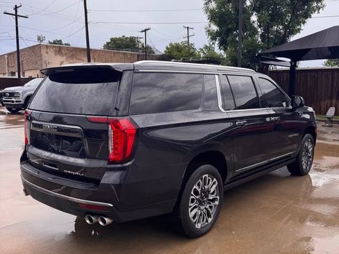 Used 2023 GMC Yukon XL Denali Ultimate AWD/4WD image 8