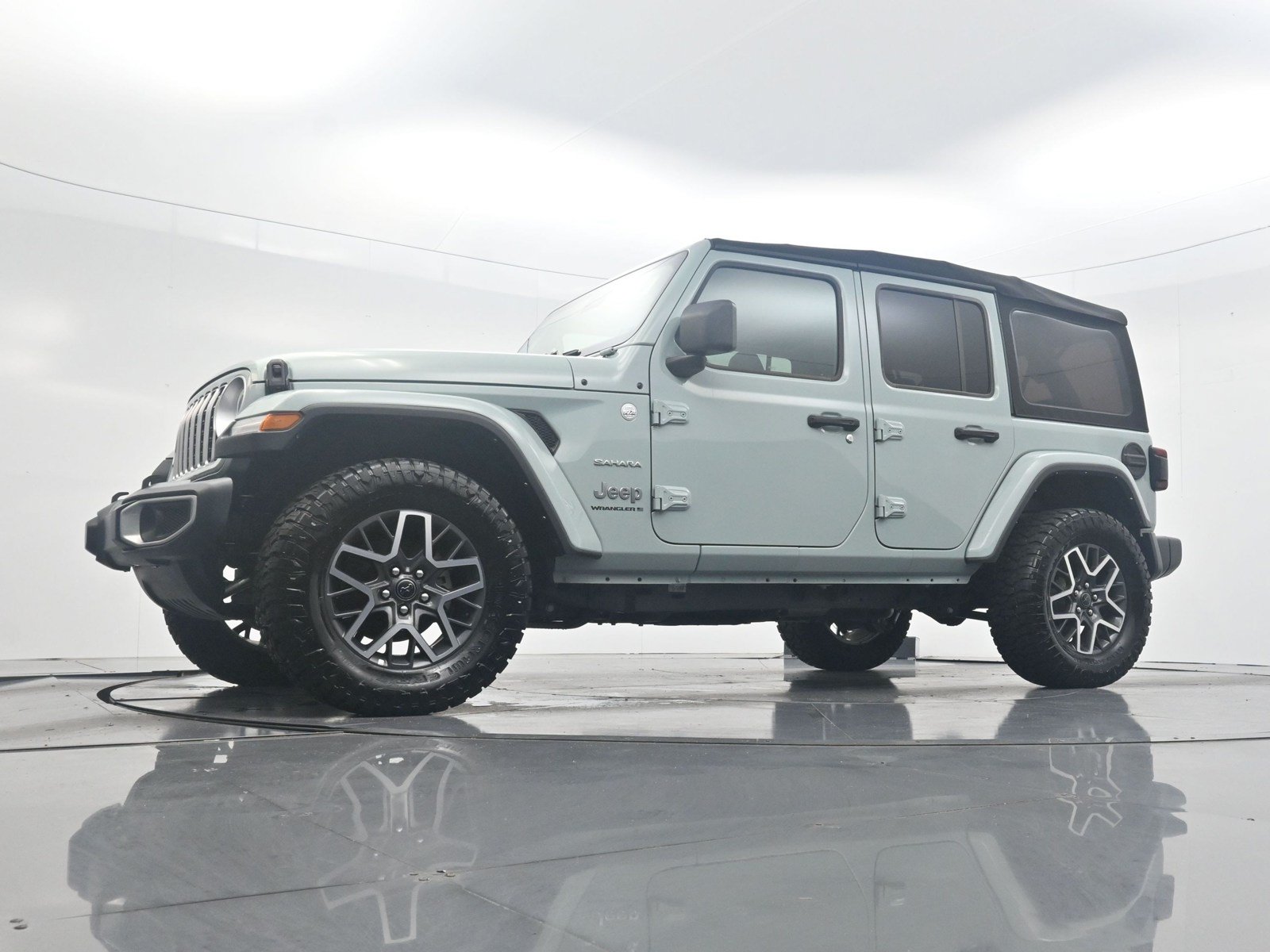 Used 2024 Jeep Wrangler Unlimited Sahara w/ Safety Group AWD/4WD image 24