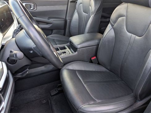 Used 2024 Kia Sorento S image 18