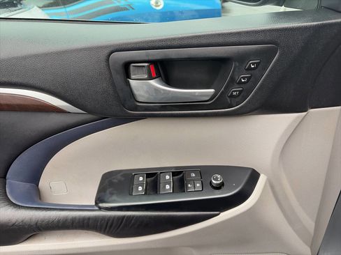 Used 2015 Toyota Highlander Limited Platinum image 25