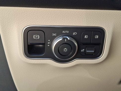 Used 2025 Mercedes-Benz GLB 250 4MATIC image 22