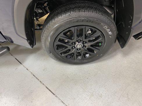 Used 2025 Toyota Tundra Limited image 12