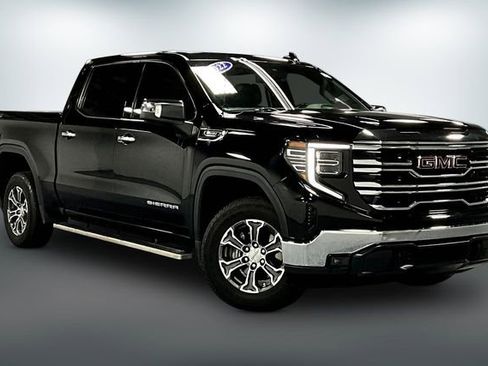 Used 2022 GMC Sierra 1500 SLT image 1