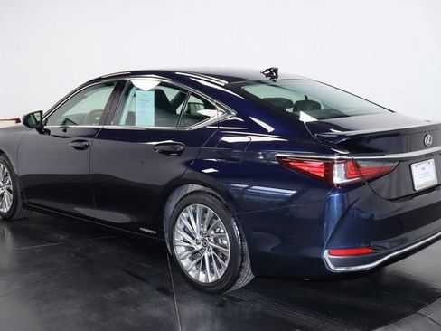 Used 2020 Lexus ES 300h w/ Accessory Package image 3