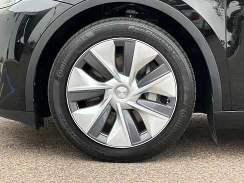 Used 2023 Tesla Model Y Long Range image 31