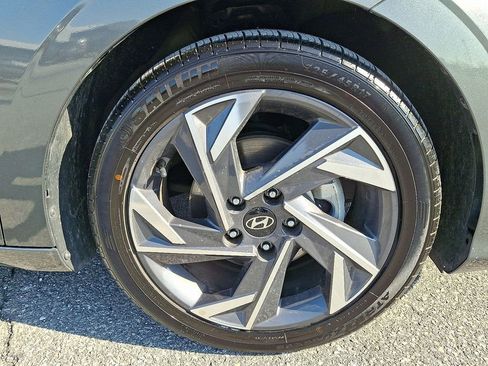 Used 2025 Hyundai Elantra Sport image 9