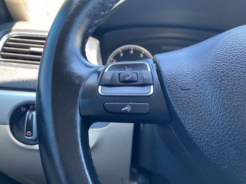 Used 2013 Volkswagen Jetta SE FWD image 17