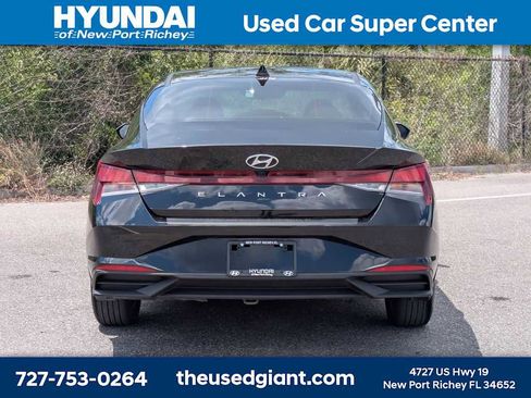 Used 2022 Hyundai Elantra SEL FWD image 4