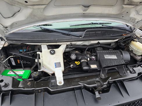 Used 2015 Chevrolet Express 2500 image 25