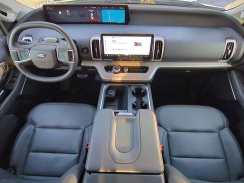 Used 2025 Ford Expedition Active RWD image 15